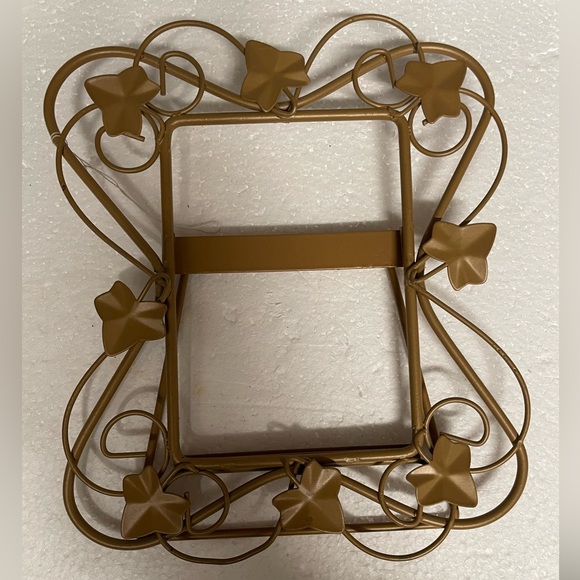 NWOT Gold Metal Heart-Shape Pic Frame W/Ivy Lear/Vines-Cover Glass not included - Picture 7 of 11